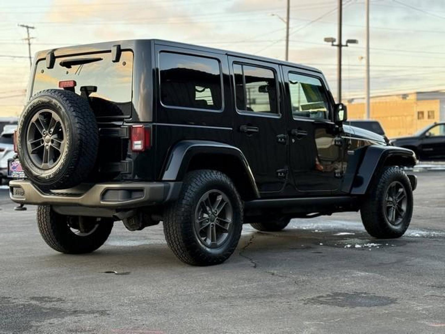 2017 BLACK JEEP WRANGLER (1C4BJWEG6HL) with an V6,3.6L(220 CID),DOHC engine, AUTOMATIC transmission, located at 14600 Frazho Road, Warren, MI, 48089, (586) 776-3400, 42.485996, -82.974220 - Photo#4