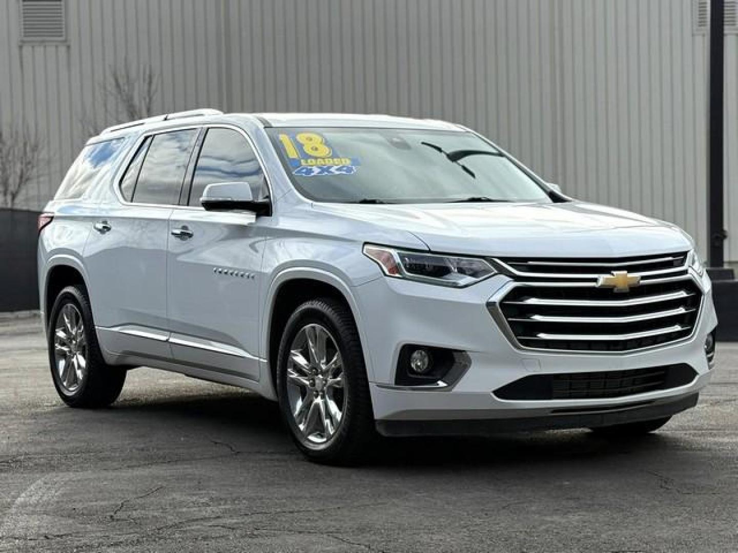 2018 WHITE CHEVROLET TRAVERSE (1GNEVKKW5JJ) with an V6,3.6L(217 CID),DOHC engine, AUTOMATIC transmission, located at 14600 Frazho Road, Warren, MI, 48089, (586) 776-3400, 42.485996, -82.974220 - Photo#3
