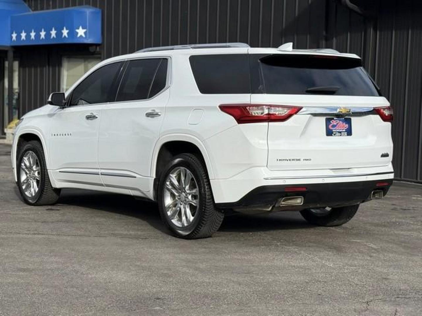 2018 WHITE CHEVROLET TRAVERSE (1GNEVKKW5JJ) with an V6,3.6L(217 CID),DOHC engine, AUTOMATIC transmission, located at 14600 Frazho Road, Warren, MI, 48089, (586) 776-3400, 42.485996, -82.974220 - Photo#7