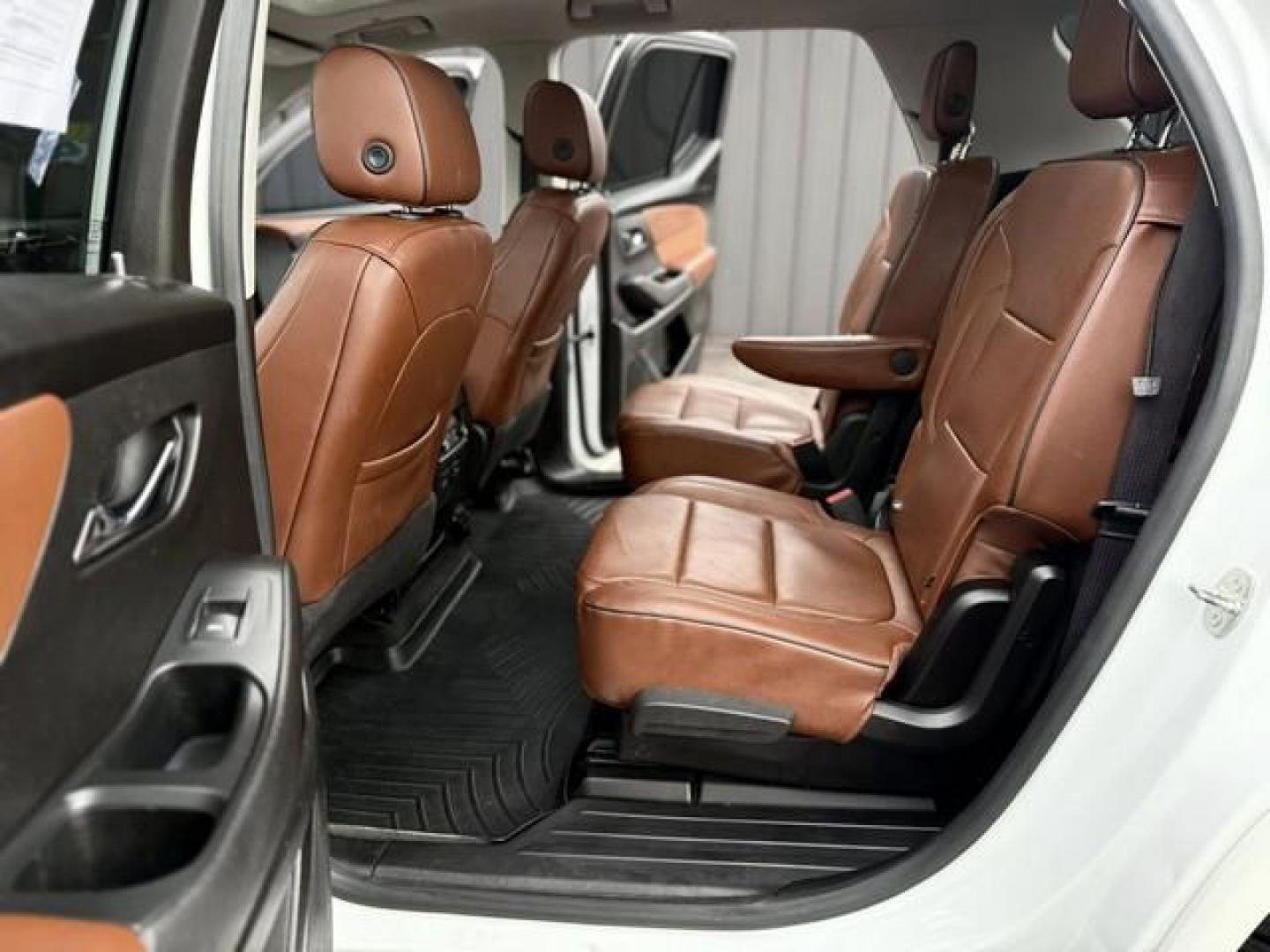 2018 WHITE CHEVROLET TRAVERSE (1GNEVKKW5JJ) with an V6,3.6L(217 CID),DOHC engine, AUTOMATIC transmission, located at 14600 Frazho Road, Warren, MI, 48089, (586) 776-3400, 42.485996, -82.974220 - Photo#13