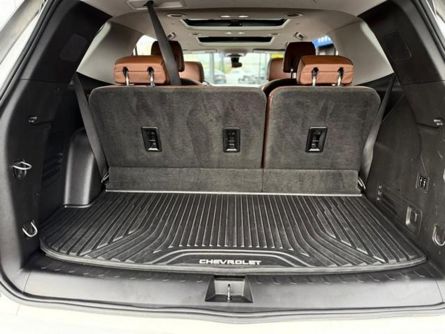 2018 WHITE CHEVROLET TRAVERSE (1GNEVKKW5JJ) with an V6,3.6L(217 CID),DOHC engine, AUTOMATIC transmission, located at 14600 Frazho Road, Warren, MI, 48089, (586) 776-3400, 42.485996, -82.974220 - Photo#16