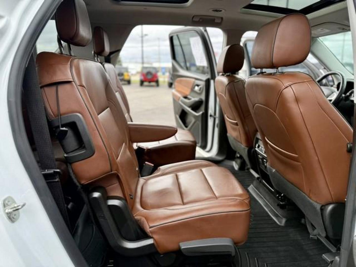 2018 WHITE CHEVROLET TRAVERSE (1GNEVKKW5JJ) with an V6,3.6L(217 CID),DOHC engine, AUTOMATIC transmission, located at 14600 Frazho Road, Warren, MI, 48089, (586) 776-3400, 42.485996, -82.974220 - Photo#17