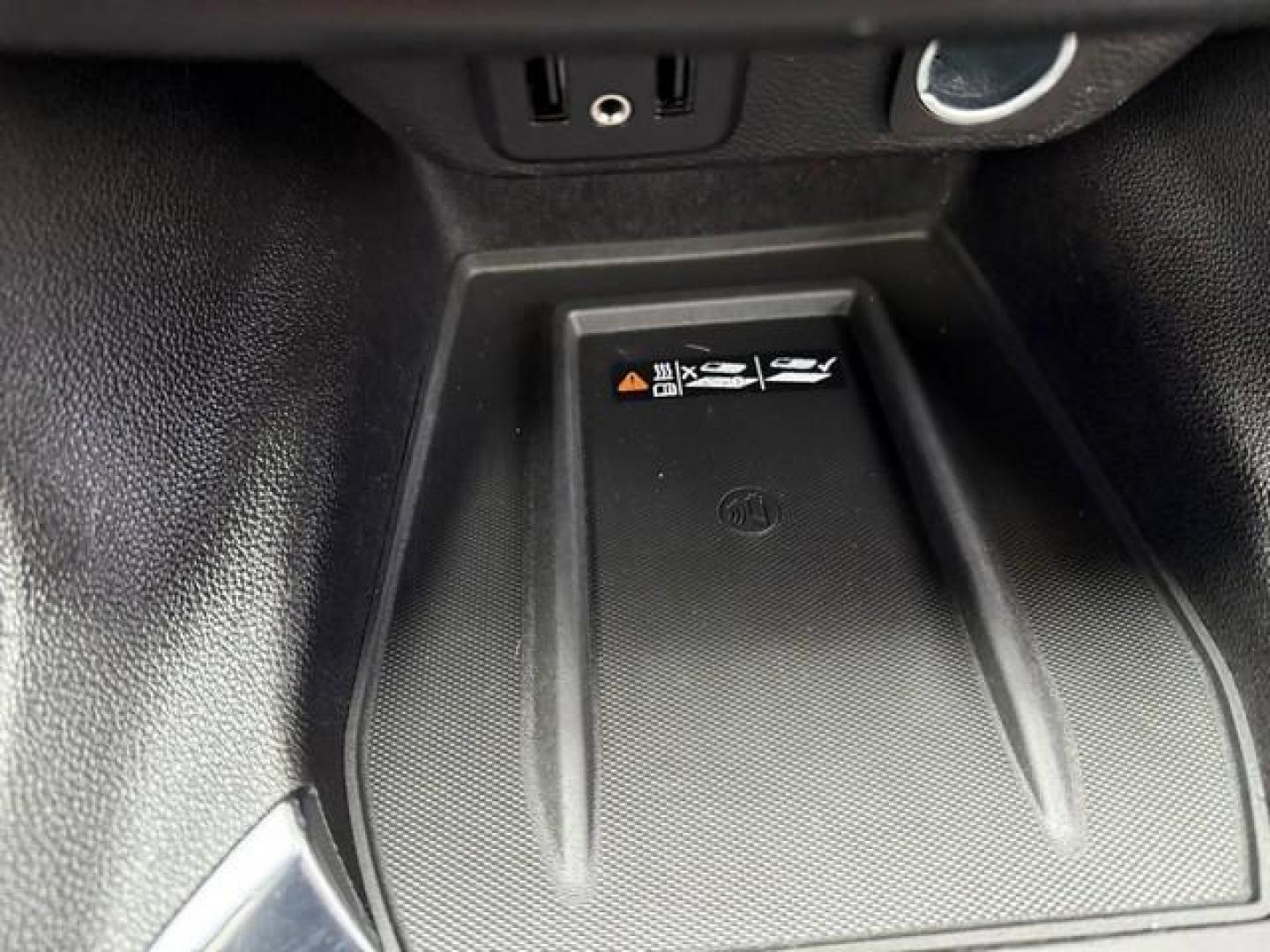 2018 WHITE CHEVROLET TRAVERSE (1GNEVKKW5JJ) with an V6,3.6L(217 CID),DOHC engine, AUTOMATIC transmission, located at 14600 Frazho Road, Warren, MI, 48089, (586) 776-3400, 42.485996, -82.974220 - Photo#24