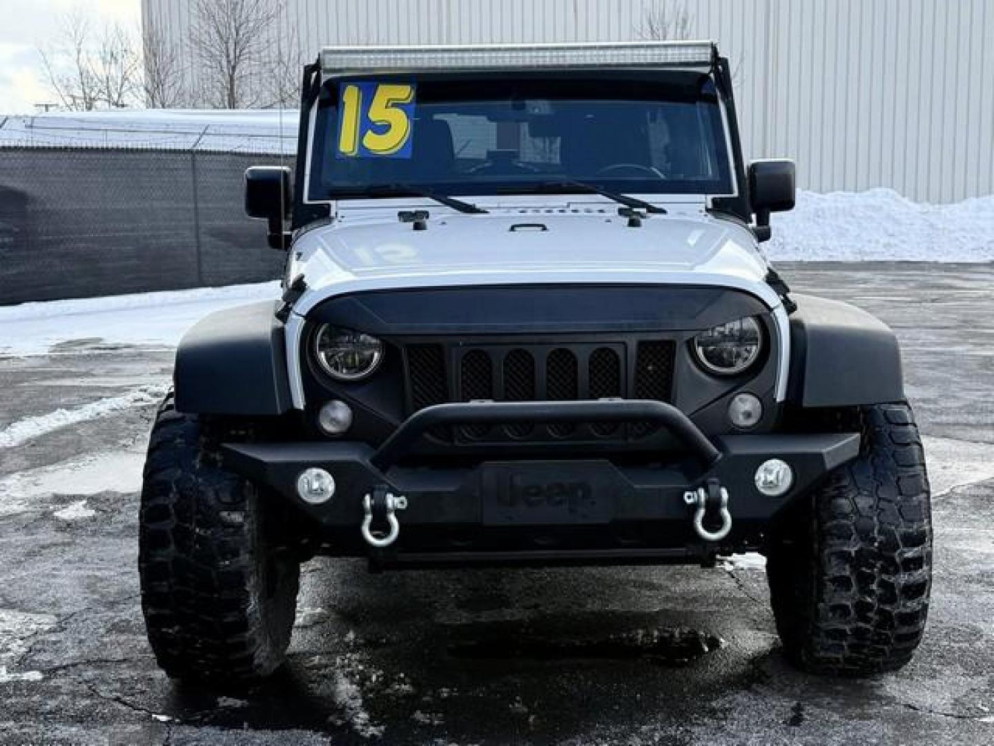 2015 WHITE JEEP WRANGLER (1C4BJWDG9FL) with an V6,3.6L(220 CID),DOHC engine, AUTOMATIC transmission, located at 14600 Frazho Road, Warren, MI, 48089, (586) 776-3400, 42.485996, -82.974220 - Photo#2