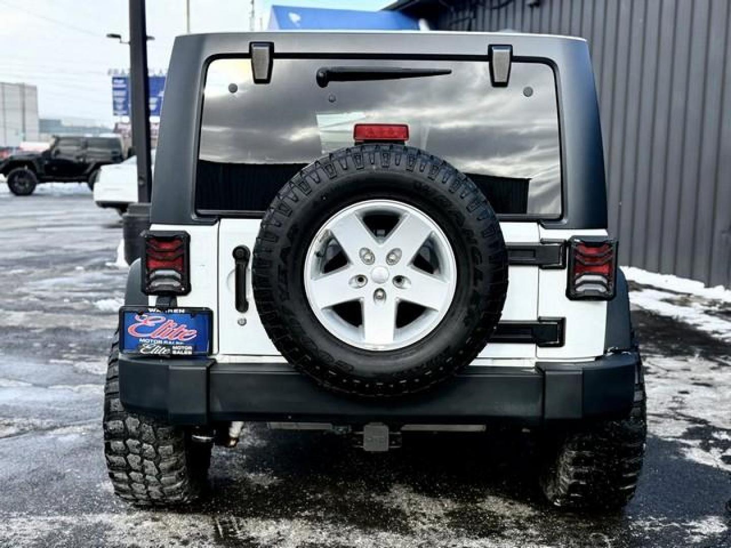2015 WHITE JEEP WRANGLER (1C4BJWDG9FL) with an V6,3.6L(220 CID),DOHC engine, AUTOMATIC transmission, located at 14600 Frazho Road, Warren, MI, 48089, (586) 776-3400, 42.485996, -82.974220 - Photo#6