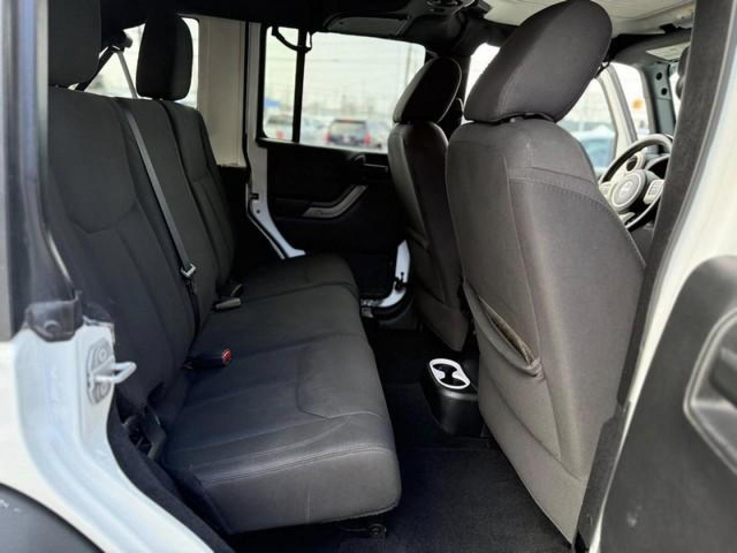 2015 WHITE JEEP WRANGLER (1C4BJWDG9FL) with an V6,3.6L(220 CID),DOHC engine, AUTOMATIC transmission, located at 14600 Frazho Road, Warren, MI, 48089, (586) 776-3400, 42.485996, -82.974220 - Photo#10