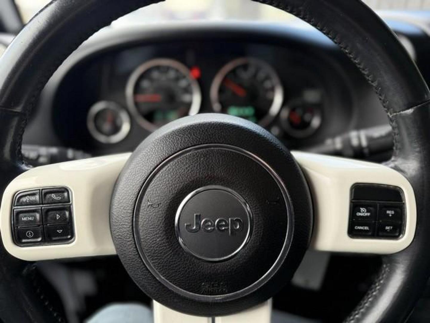 2015 WHITE JEEP WRANGLER (1C4BJWDG9FL) with an V6,3.6L(220 CID),DOHC engine, AUTOMATIC transmission, located at 14600 Frazho Road, Warren, MI, 48089, (586) 776-3400, 42.485996, -82.974220 - Photo#12