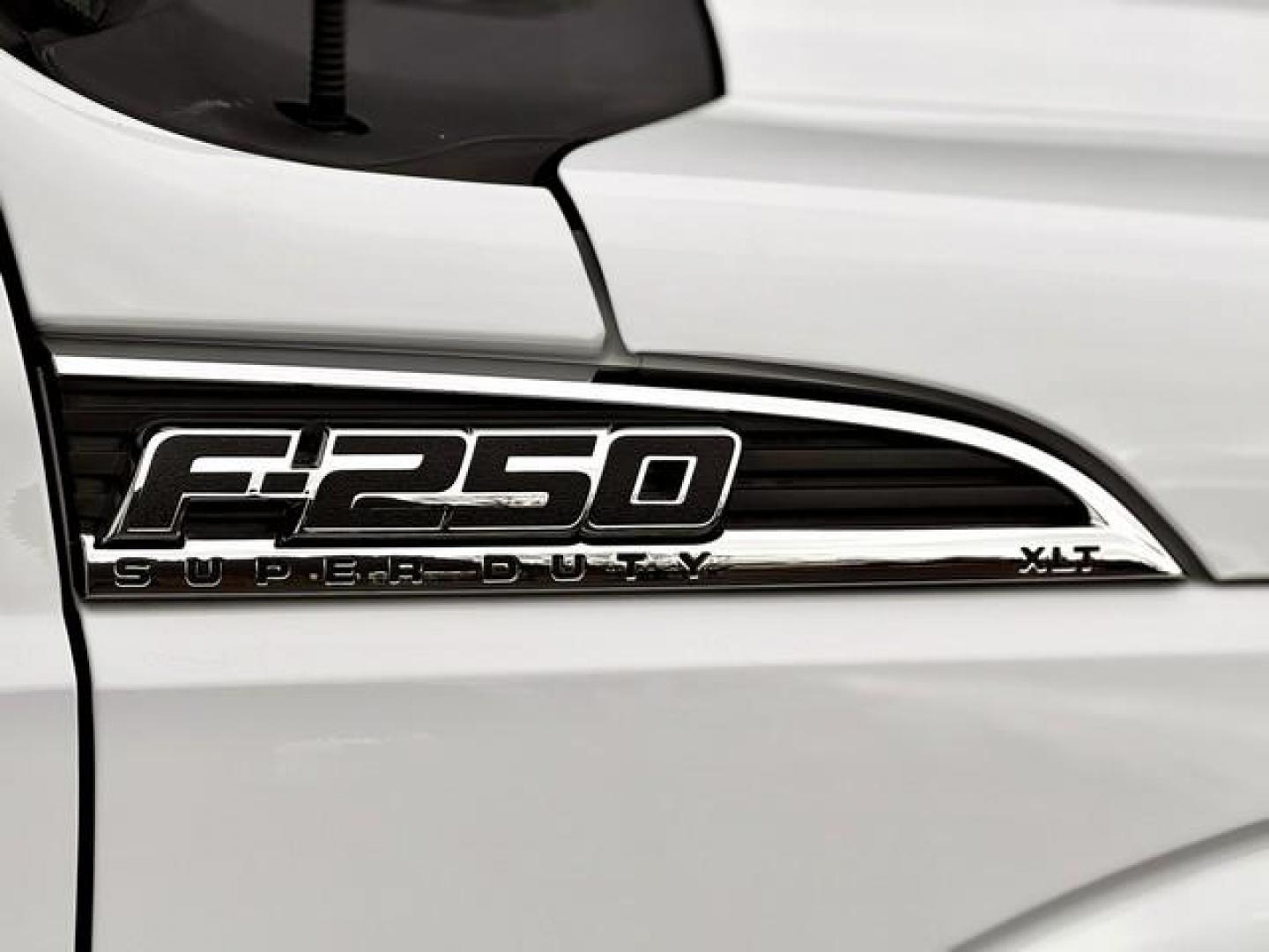 2015 WHITE FORD F-250 SUPER DUTY (1FT7W2BT6FE) with an V8,6.7L(406 CID),OHV engine, AUTOMATIC transmission, located at 14600 Frazho Road, Warren, MI, 48089, (586) 776-3400, 42.485996, -82.974220 - Photo#6