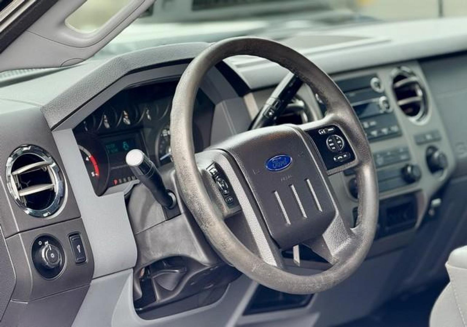 2015 WHITE FORD F-250 SUPER DUTY (1FT7W2BT6FE) with an V8,6.7L(406 CID),OHV engine, AUTOMATIC transmission, located at 14600 Frazho Road, Warren, MI, 48089, (586) 776-3400, 42.485996, -82.974220 - Photo#9