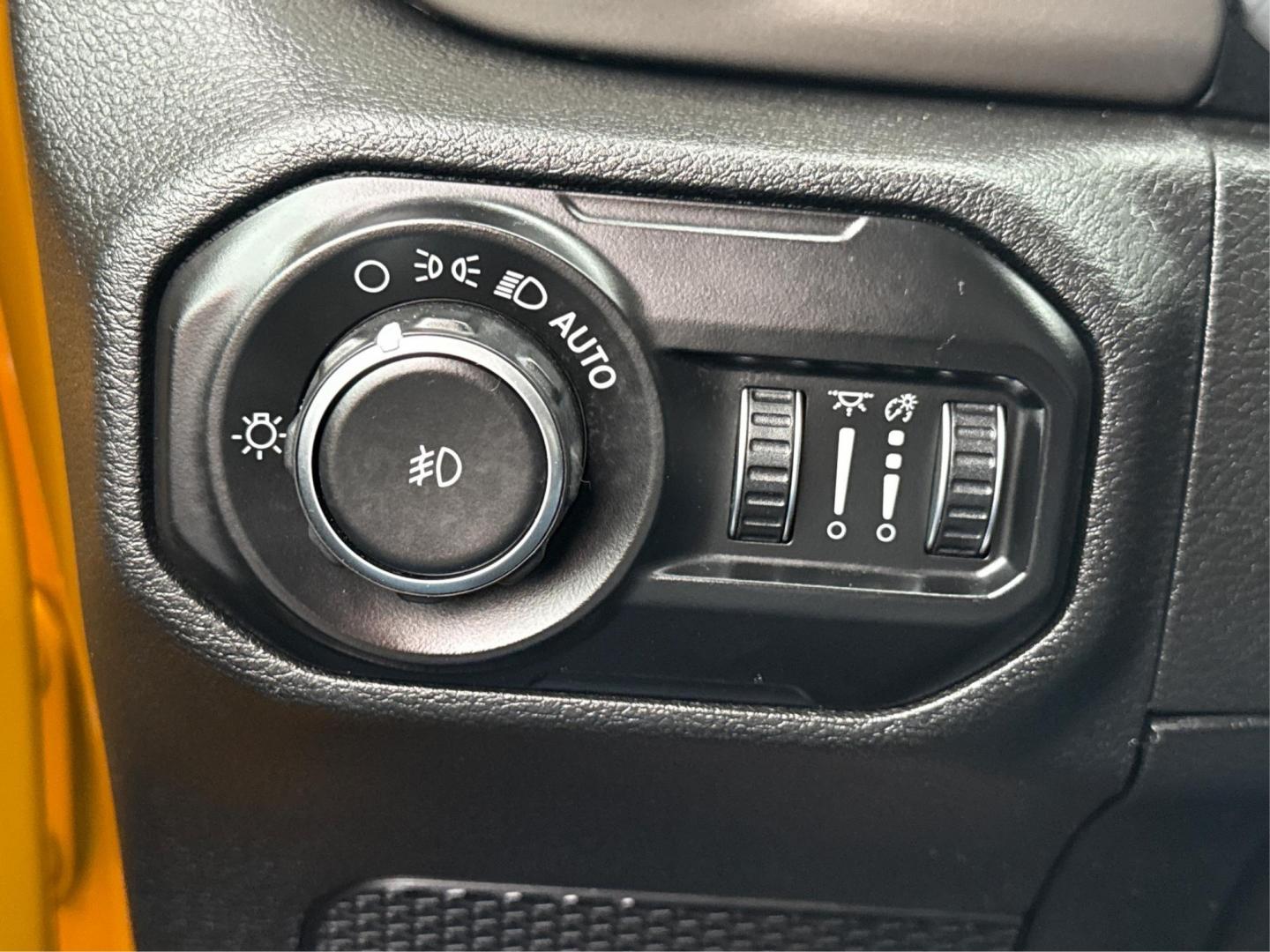 2021 YELLOW JEEP WRANGLER (1C4HJXDG0MW) with an V6,3.6L(220 CID), engine, AUTOMATIC transmission, located at 14600 Frazho Road, Warren, MI, 48089, (586) 776-3400, 42.485996, -82.974220 - Photo#10