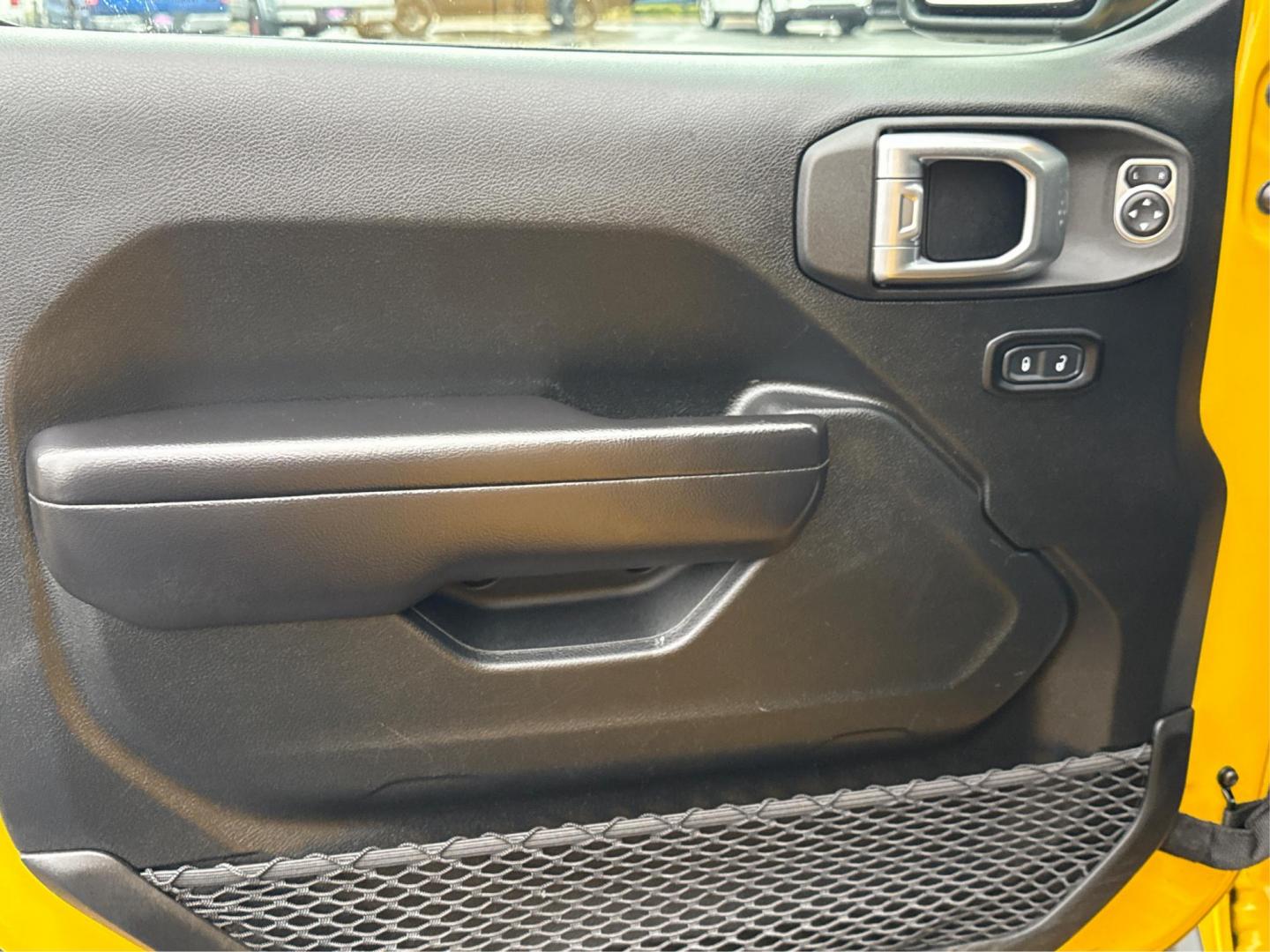 2021 HELLA YELLA JEEP WRANGLER (1C4HJXDG0MW) with an V6,3.6L(220 CID), engine, AUTOMATIC transmission, located at 14600 Frazho Road, Warren, MI, 48089, (586) 776-3400, 42.485996, -82.974220- Photo#24