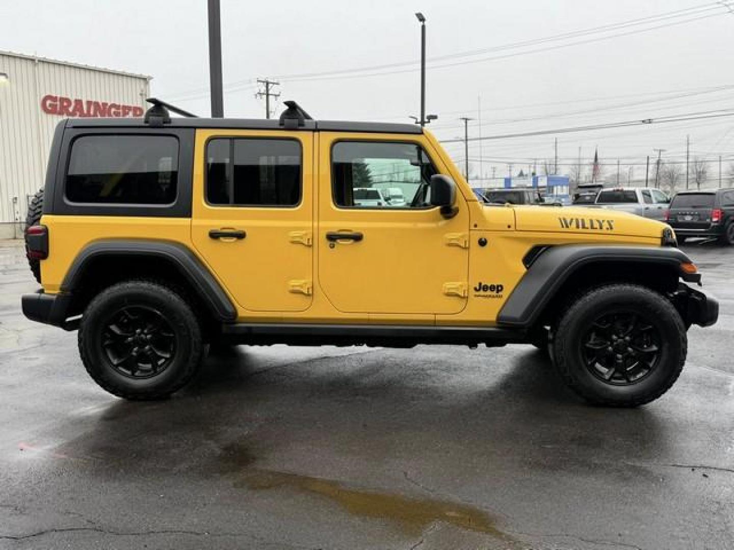 2021 YELLOW JEEP WRANGLER (1C4HJXDG0MW) with an V6,3.6L(220 CID), engine, AUTOMATIC transmission, located at 14600 Frazho Road, Warren, MI, 48089, (586) 776-3400, 42.485996, -82.974220 - Photo#4