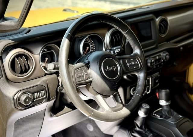 2021 HELLA YELLA JEEP WRANGLER (1C4HJXDG0MW) with an V6,3.6L(220 CID), engine, AUTOMATIC transmission, located at 14600 Frazho Road, Warren, MI, 48089, (586) 776-3400, 42.485996, -82.974220- Photo#9