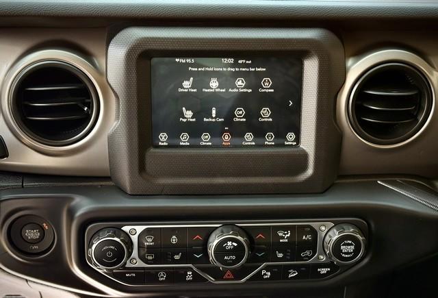 2021 HELLA YELLA JEEP WRANGLER (1C4HJXDG0MW) with an V6,3.6L(220 CID), engine, AUTOMATIC transmission, located at 14600 Frazho Road, Warren, MI, 48089, (586) 776-3400, 42.485996, -82.974220- Photo#11
