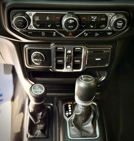 2021 HELLA YELLA JEEP WRANGLER (1C4HJXDG0MW) with an V6,3.6L(220 CID), engine, AUTOMATIC transmission, located at 14600 Frazho Road, Warren, MI, 48089, (586) 776-3400, 42.485996, -82.974220- Photo#12