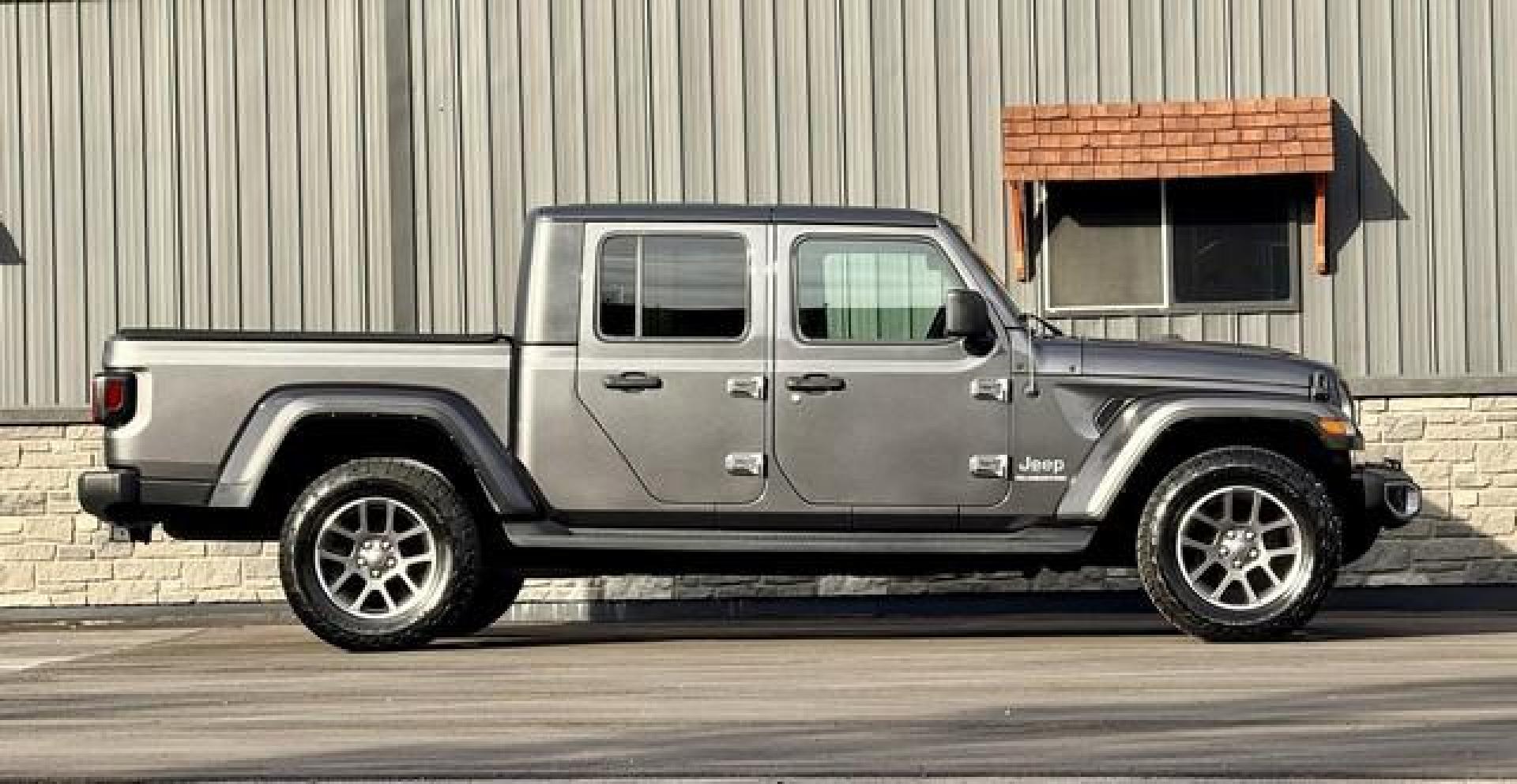 2021 GRAY JEEP GLADIATOR (1C6HJTFG1ML) with an V6,3.6L(220 CID), engine, AUTOMATIC transmission, located at 14600 Frazho Road, Warren, MI, 48089, (586) 776-3400, 42.485996, -82.974220 - Photo#1