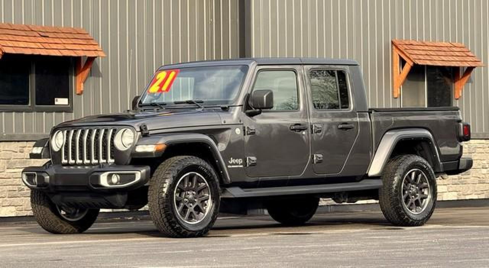 2021 GRAY JEEP GLADIATOR (1C6HJTFG1ML) with an V6,3.6L(220 CID), engine, AUTOMATIC transmission, located at 14600 Frazho Road, Warren, MI, 48089, (586) 776-3400, 42.485996, -82.974220 - Photo#2