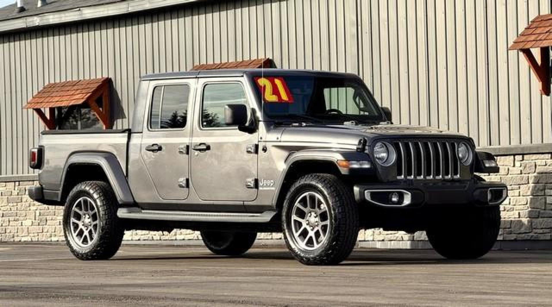 2021 GRAY JEEP GLADIATOR (1C6HJTFG1ML) with an V6,3.6L(220 CID), engine, AUTOMATIC transmission, located at 14600 Frazho Road, Warren, MI, 48089, (586) 776-3400, 42.485996, -82.974220 - Photo#4