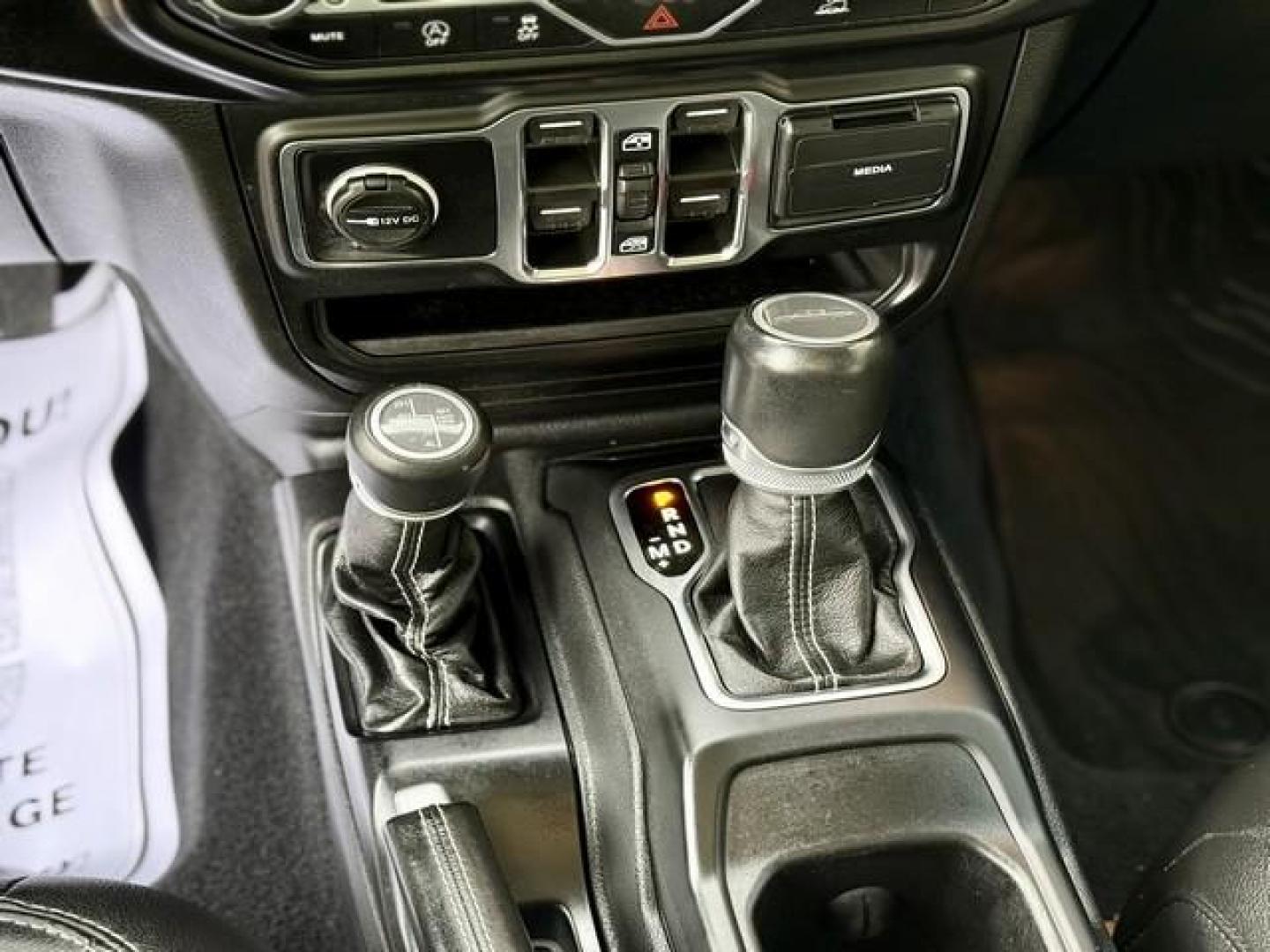 2021 GRAY JEEP GLADIATOR (1C6HJTFG1ML) with an V6,3.6L(220 CID), engine, AUTOMATIC transmission, located at 14600 Frazho Road, Warren, MI, 48089, (586) 776-3400, 42.485996, -82.974220 - Photo#11