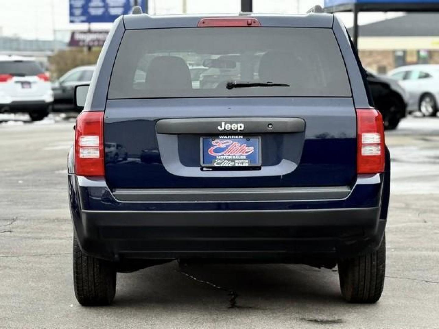 2017 BLUE JEEP PATRIOT (1C4NJPAB5HD) with an L4,2.4L(144 CID),DOHC engine, AUTOMATIC transmission, located at 14600 Frazho Road, Warren, MI, 48089, (586) 776-3400, 42.485996, -82.974220 - Photo#5