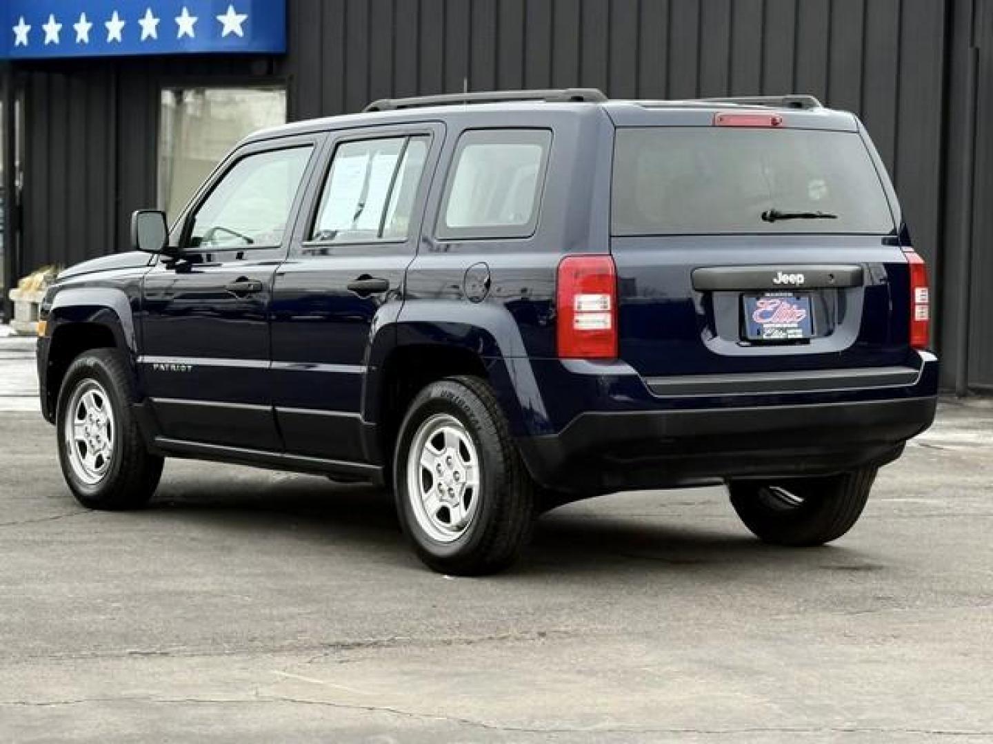 2017 BLUE JEEP PATRIOT (1C4NJPAB5HD) with an L4,2.4L(144 CID),DOHC engine, AUTOMATIC transmission, located at 14600 Frazho Road, Warren, MI, 48089, (586) 776-3400, 42.485996, -82.974220 - Photo#6