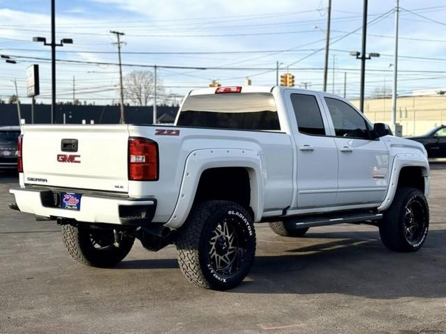 2018 WHITE GMC SIERRA 1500 (1GTV2MEC4JZ) with an V8,5.3L(325 CID),OHV engine, AUTOMATIC transmission, located at 14600 Frazho Road, Warren, MI, 48089, (586) 776-3400, 42.485996, -82.974220 - Photo#5