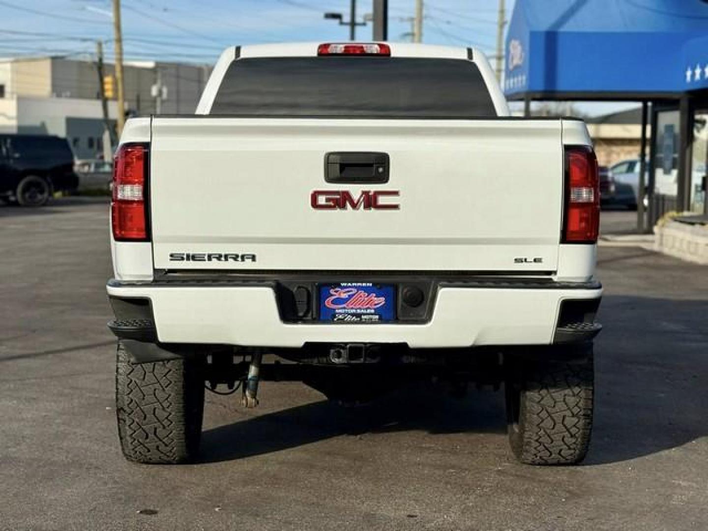 2018 WHITE GMC SIERRA 1500 (1GTV2MEC4JZ) with an V8,5.3L(325 CID),OHV engine, AUTOMATIC transmission, located at 14600 Frazho Road, Warren, MI, 48089, (586) 776-3400, 42.485996, -82.974220 - Photo#6