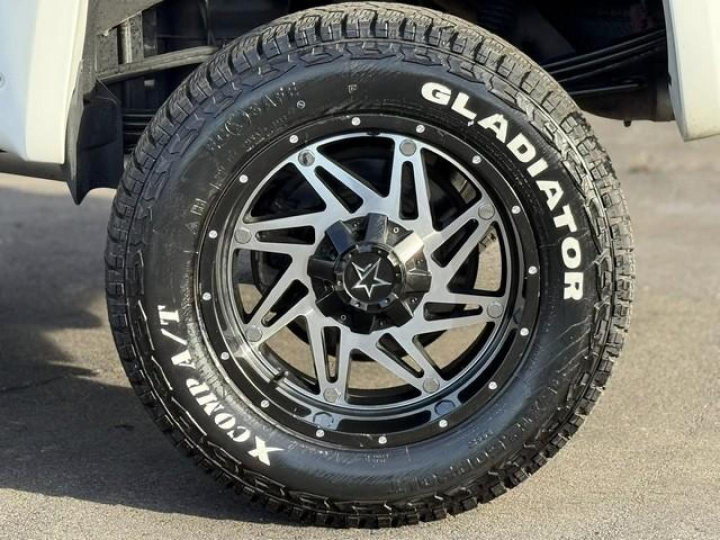 2018 WHITE GMC SIERRA 1500 (1GTV2MEC4JZ) with an V8,5.3L(325 CID),OHV engine, AUTOMATIC transmission, located at 14600 Frazho Road, Warren, MI, 48089, (586) 776-3400, 42.485996, -82.974220 - Photo#8