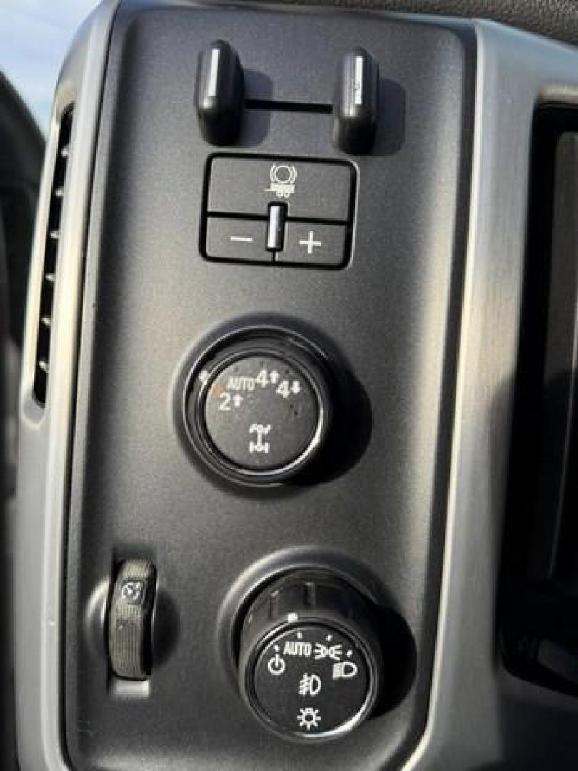 2018 WHITE GMC SIERRA 1500 (1GTV2MEC4JZ) with an V8,5.3L(325 CID),OHV engine, AUTOMATIC transmission, located at 14600 Frazho Road, Warren, MI, 48089, (586) 776-3400, 42.485996, -82.974220 - Photo#17