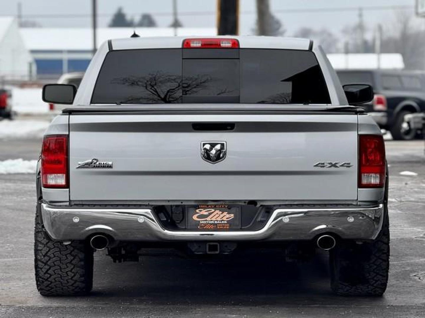 2018 SILVER RAM 1500 (1C6RR7GG7JS) with an V6,3.6L(220 CID),DOHC engine, AUTOMATIC transmission, located at 14600 Frazho Road, Warren, MI, 48089, (586) 776-3400, 42.485996, -82.974220 - Photo#5