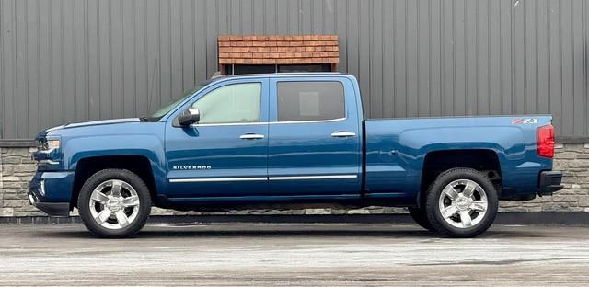 2018 BLUE CHEVROLET SILVERADO 1500 (3GCUKSEC4JG) with an V8,5.3L(325 CID),OHV engine, AUTOMATIC transmission, located at 14600 Frazho Road, Warren, MI, 48089, (586) 776-3400, 42.485996, -82.974220 - Photo#0