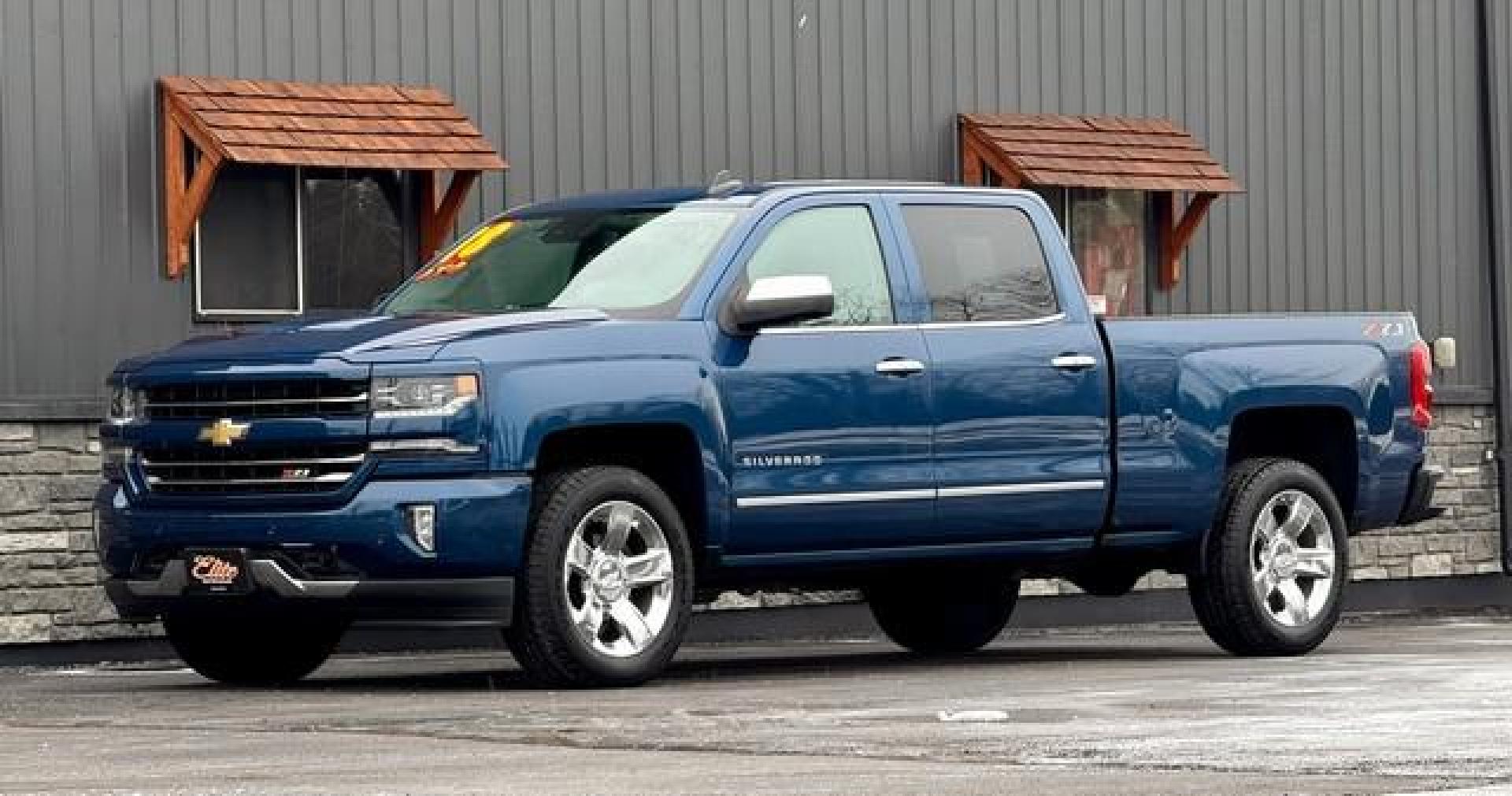 2018 BLUE CHEVROLET SILVERADO 1500 (3GCUKSEC4JG) with an V8,5.3L(325 CID),OHV engine, AUTOMATIC transmission, located at 14600 Frazho Road, Warren, MI, 48089, (586) 776-3400, 42.485996, -82.974220 - Photo#1