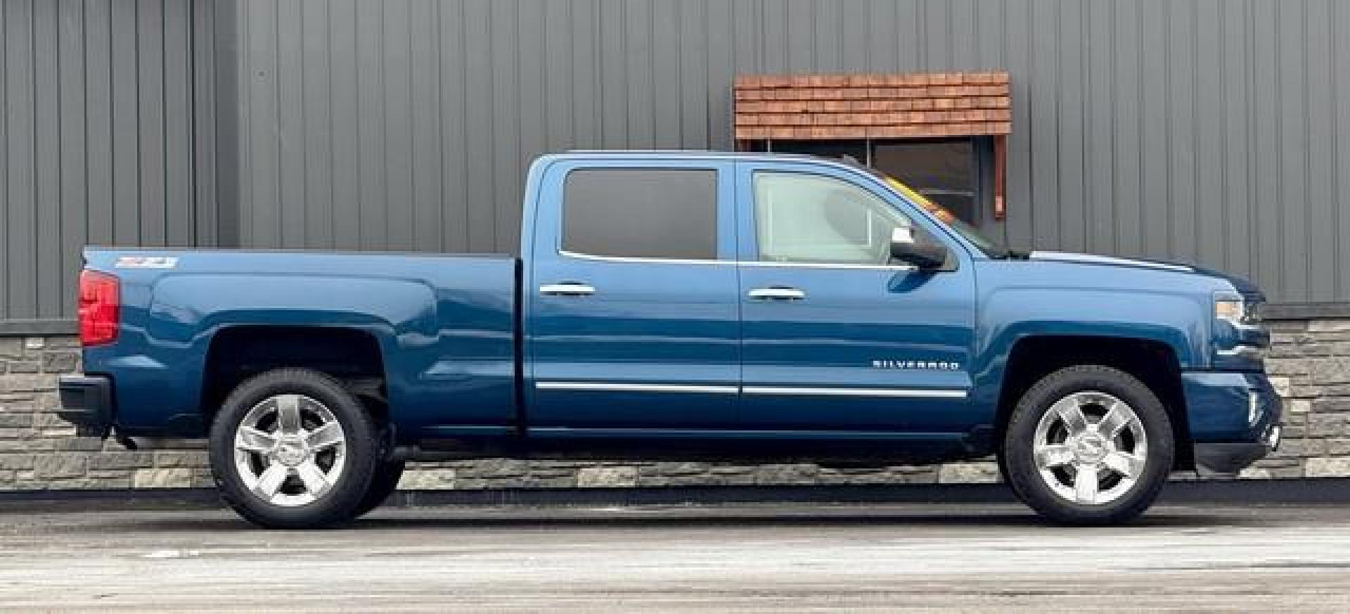 2018 BLUE CHEVROLET SILVERADO 1500 (3GCUKSEC4JG) with an V8,5.3L(325 CID),OHV engine, AUTOMATIC transmission, located at 14600 Frazho Road, Warren, MI, 48089, (586) 776-3400, 42.485996, -82.974220 - Photo#2