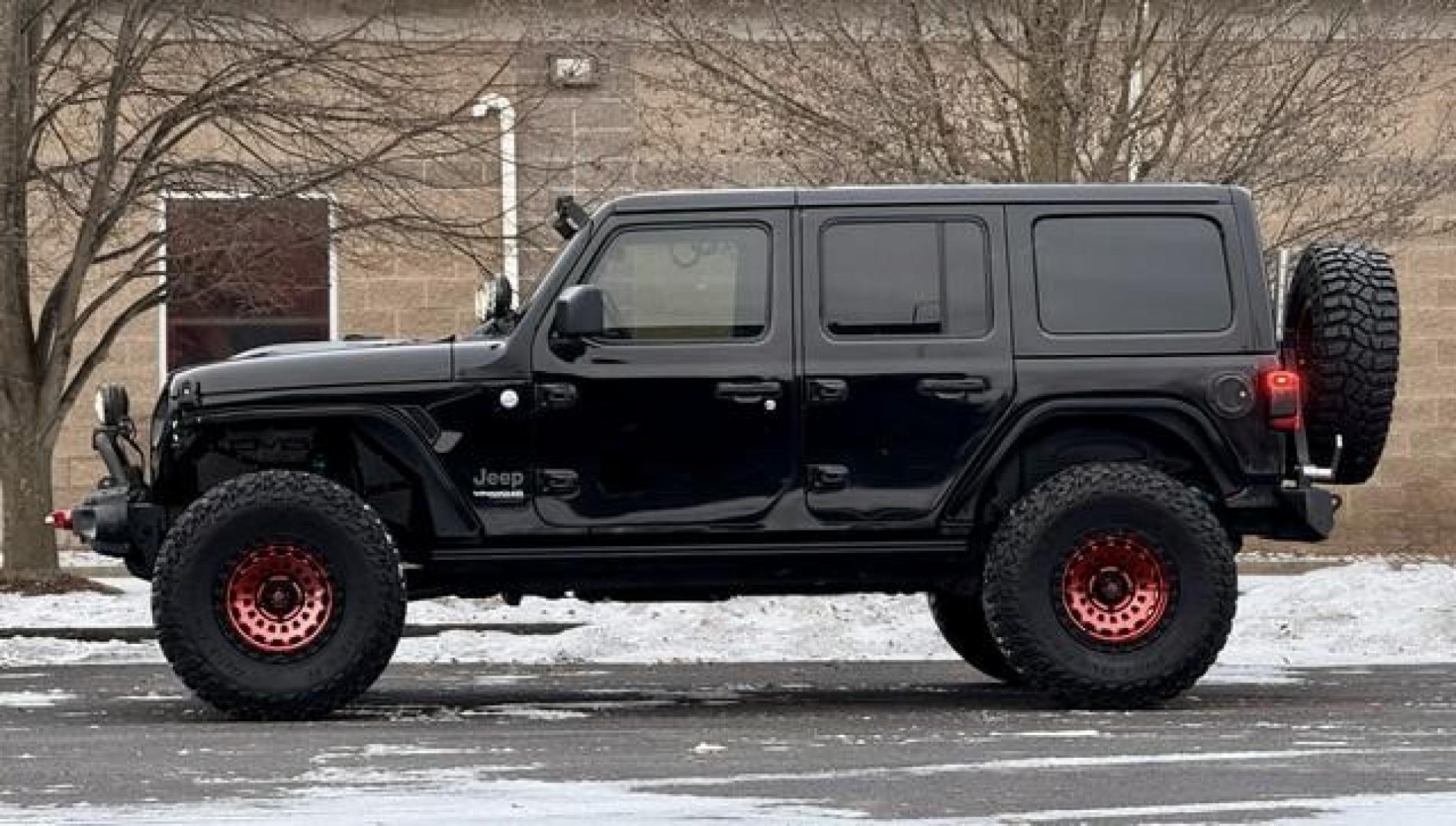 2018 BLACK JEEP WRANGLER (1C4HJXEG9JW) with an V6,3.6L(220 CID),DOHC engine, AUTOMATIC transmission, located at 14600 Frazho Road, Warren, MI, 48089, (586) 776-3400, 42.485996, -82.974220 - Photo#2