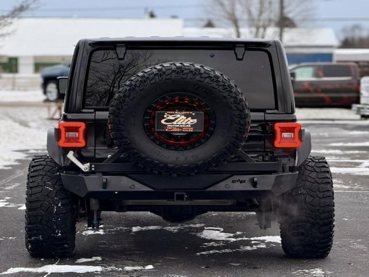 2018 BLACK JEEP WRANGLER (1C4HJXEG9JW) with an V6,3.6L(220 CID),DOHC engine, AUTOMATIC transmission, located at 14600 Frazho Road, Warren, MI, 48089, (586) 776-3400, 42.485996, -82.974220 - Photo#4