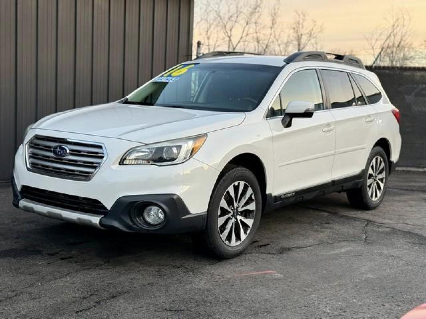 2016 WHITE SUBARU OUTBACK (4S4BSBJC0G3) with an H4,2.5L(152 CID),DOHC engine, AUTOMATIC transmission, located at 14600 Frazho Road, Warren, MI, 48089, (586) 776-3400, 42.485996, -82.974220 - Photo#1