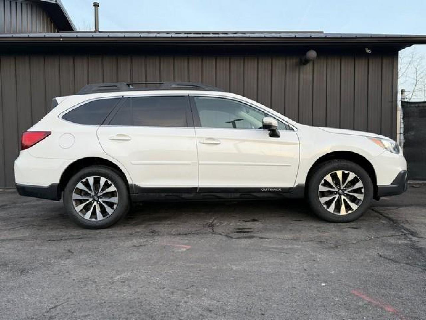 2016 WHITE SUBARU OUTBACK (4S4BSBJC0G3) with an H4,2.5L(152 CID),DOHC engine, AUTOMATIC transmission, located at 14600 Frazho Road, Warren, MI, 48089, (586) 776-3400, 42.485996, -82.974220 - Photo#4