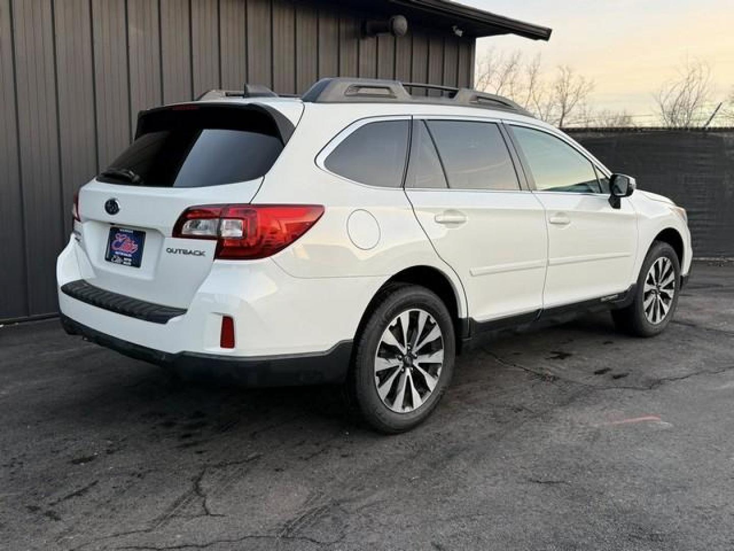 2016 WHITE SUBARU OUTBACK (4S4BSBJC0G3) with an H4,2.5L(152 CID),DOHC engine, AUTOMATIC transmission, located at 14600 Frazho Road, Warren, MI, 48089, (586) 776-3400, 42.485996, -82.974220 - Photo#5
