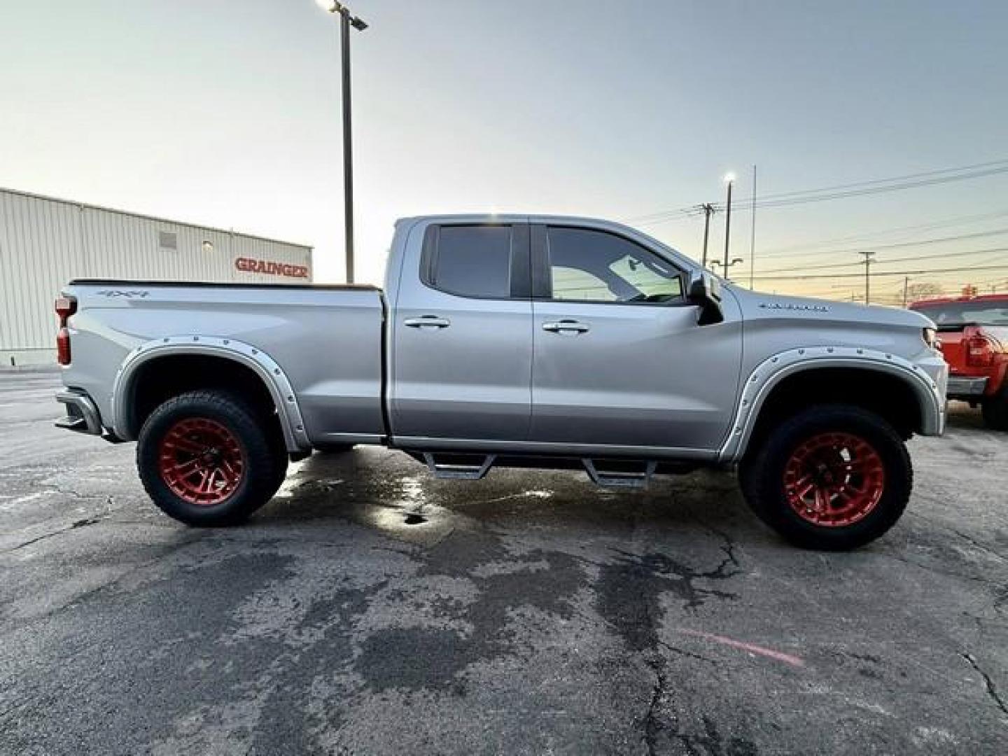 2020 SILVER CHEVROLET SILVERADO 1500 (1GCRYDED0LZ) with an V8,5.3L(325 CID), engine, AUTOMATIC transmission, located at 14600 Frazho Road, Warren, MI, 48089, (586) 776-3400, 42.485996, -82.974220 - Photo#4