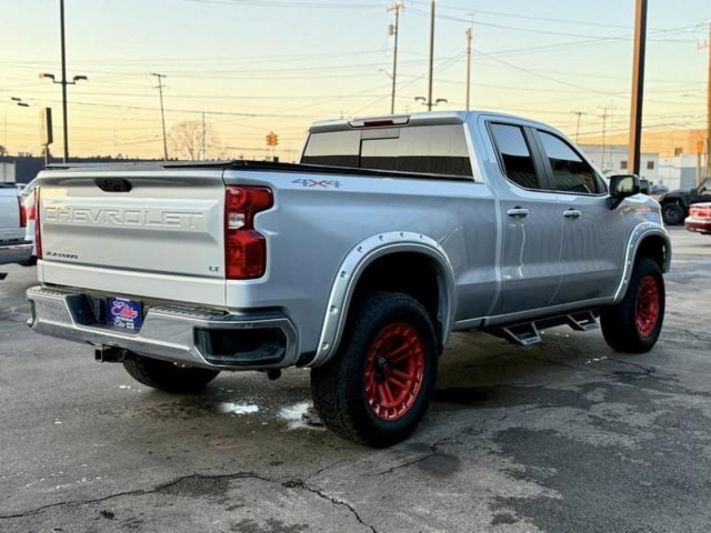 2020 SILVER CHEVROLET SILVERADO 1500 (1GCRYDED0LZ) with an V8,5.3L(325 CID), engine, AUTOMATIC transmission, located at 14600 Frazho Road, Warren, MI, 48089, (586) 776-3400, 42.485996, -82.974220 - Photo#5