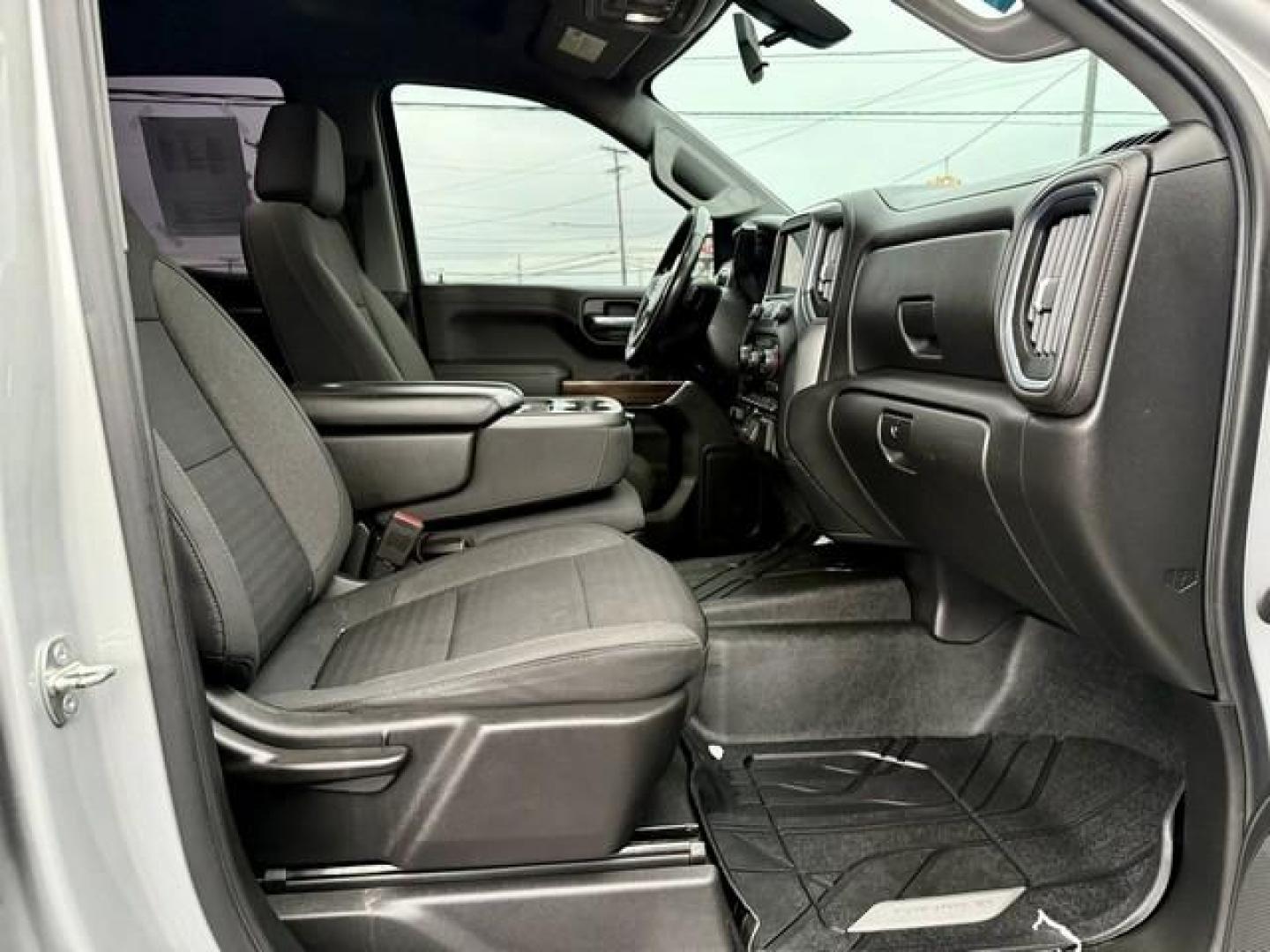 2020 SILVER CHEVROLET SILVERADO 1500 (1GCRYDED0LZ) with an V8,5.3L(325 CID), engine, AUTOMATIC transmission, located at 14600 Frazho Road, Warren, MI, 48089, (586) 776-3400, 42.485996, -82.974220 - Photo#11