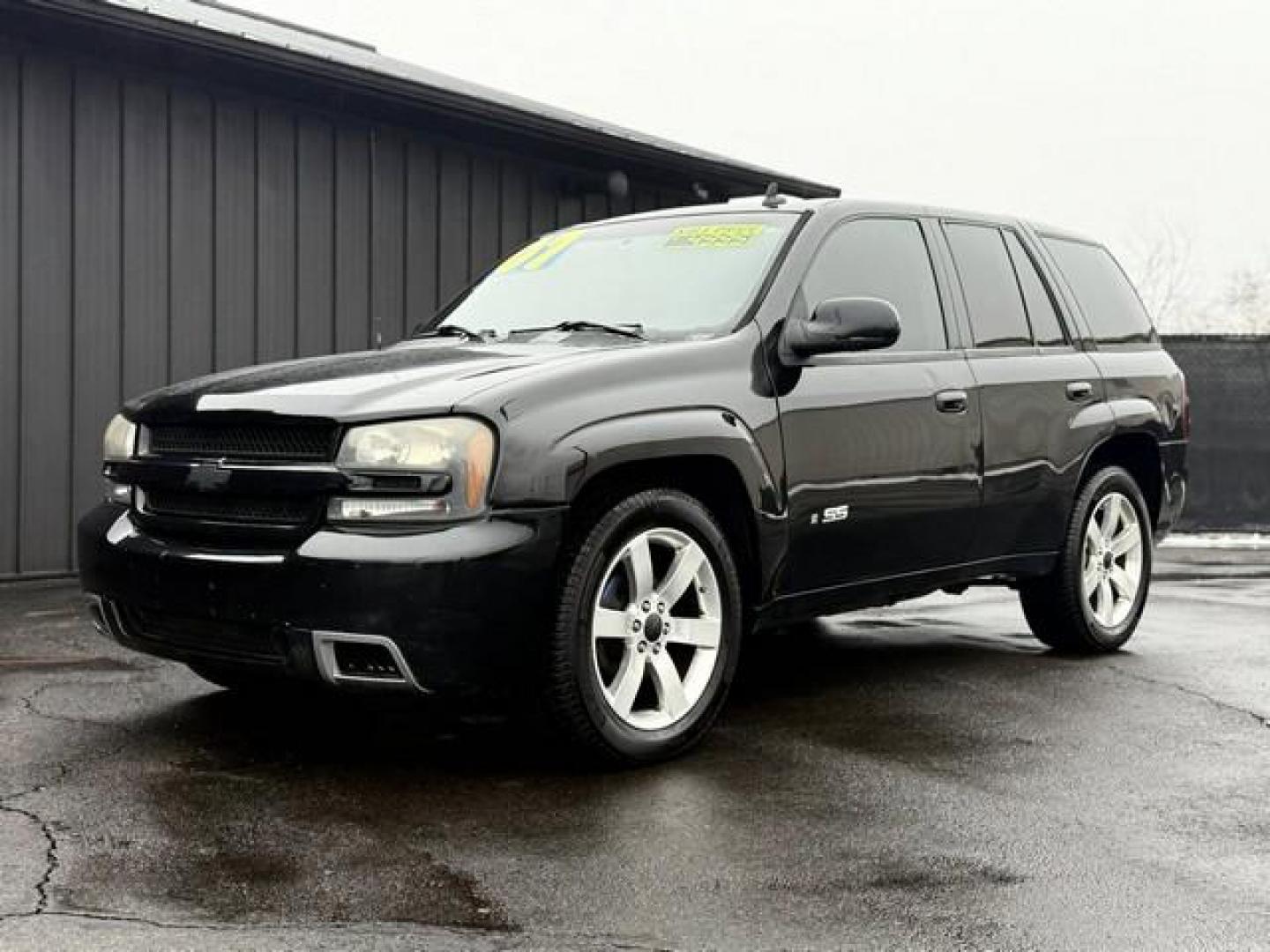 2007 BLACK CHEVROLET TRAILBLAZER (1GNES13H572) with an V8,6.0L(364 CID),OHV engine, AUTOMATIC transmission, located at 14600 Frazho Road, Warren, MI, 48089, (586) 776-3400, 42.485996, -82.974220 - Photo#1