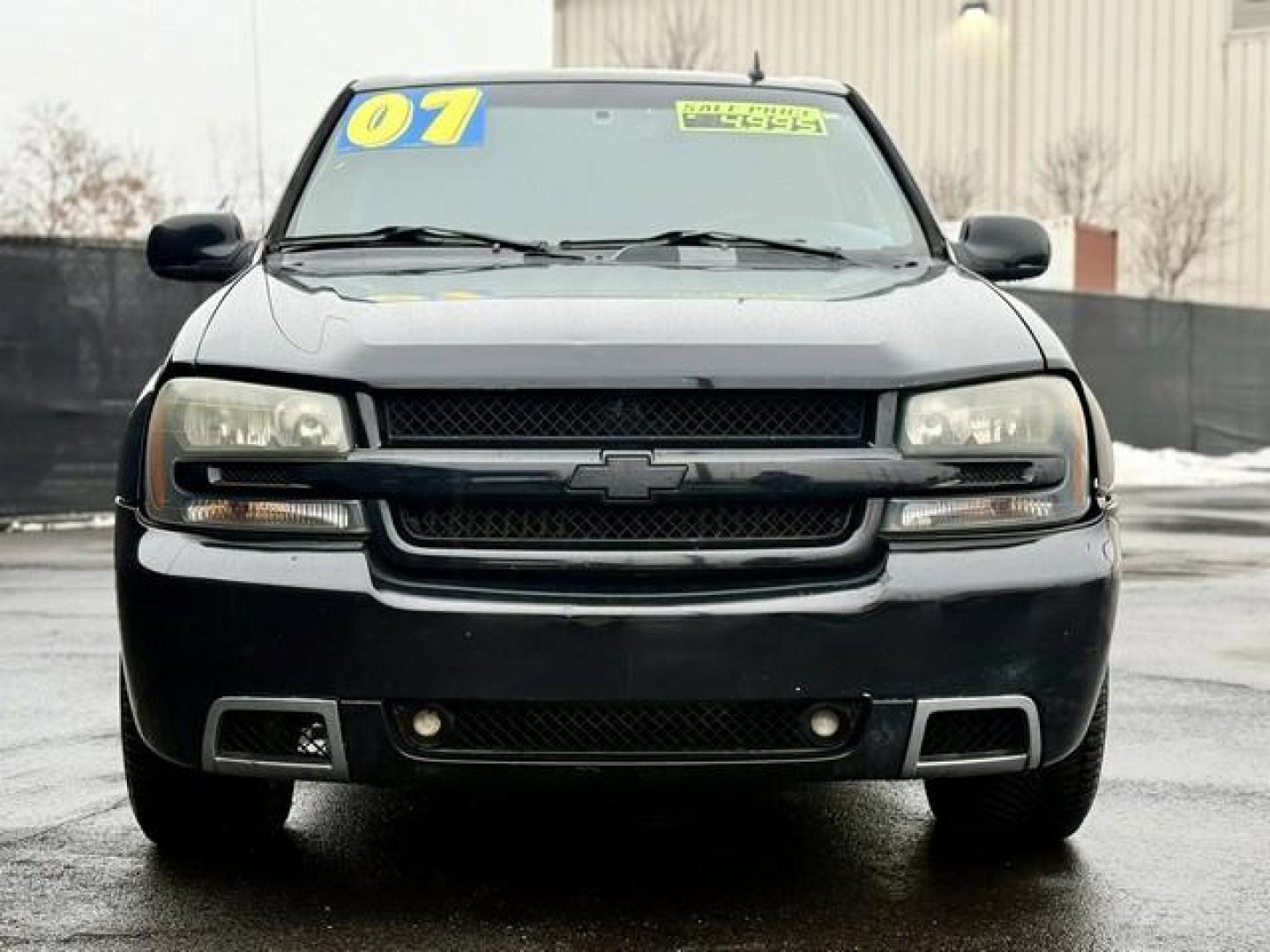 2007 BLACK CHEVROLET TRAILBLAZER (1GNES13H572) with an V8,6.0L(364 CID),OHV engine, AUTOMATIC transmission, located at 14600 Frazho Road, Warren, MI, 48089, (586) 776-3400, 42.485996, -82.974220 - Photo#2