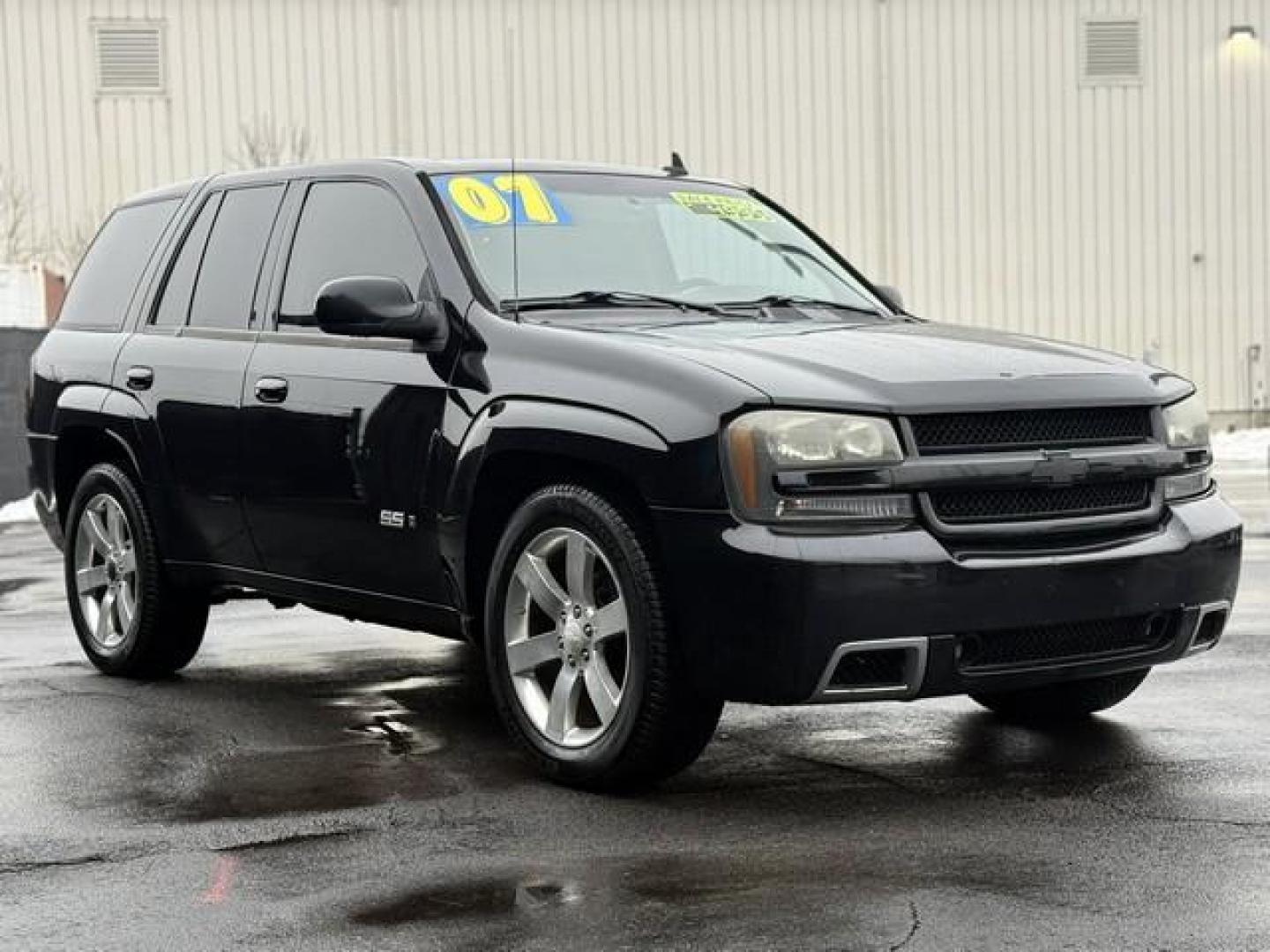 2007 BLACK CHEVROLET TRAILBLAZER (1GNES13H572) with an V8,6.0L(364 CID),OHV engine, AUTOMATIC transmission, located at 14600 Frazho Road, Warren, MI, 48089, (586) 776-3400, 42.485996, -82.974220 - Photo#3