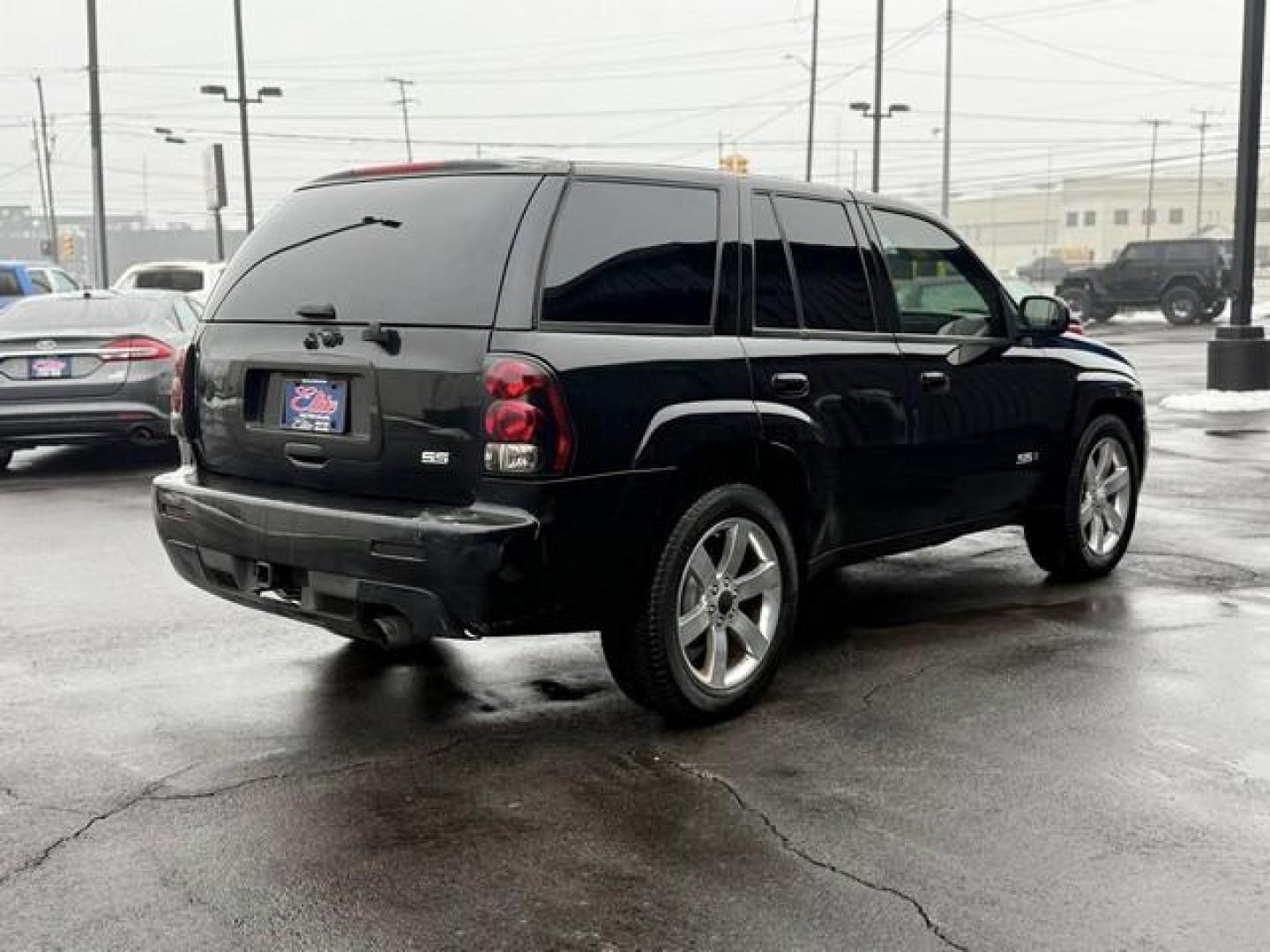 2007 BLACK CHEVROLET TRAILBLAZER (1GNES13H572) with an V8,6.0L(364 CID),OHV engine, AUTOMATIC transmission, located at 14600 Frazho Road, Warren, MI, 48089, (586) 776-3400, 42.485996, -82.974220 - Photo#5