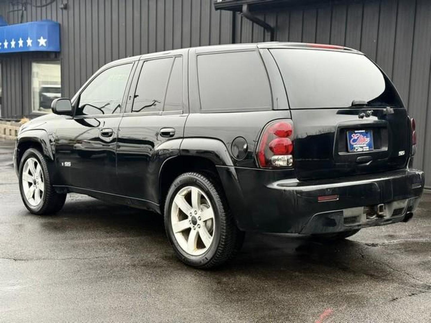 2007 BLACK CHEVROLET TRAILBLAZER (1GNES13H572) with an V8,6.0L(364 CID),OHV engine, AUTOMATIC transmission, located at 14600 Frazho Road, Warren, MI, 48089, (586) 776-3400, 42.485996, -82.974220 - Photo#7