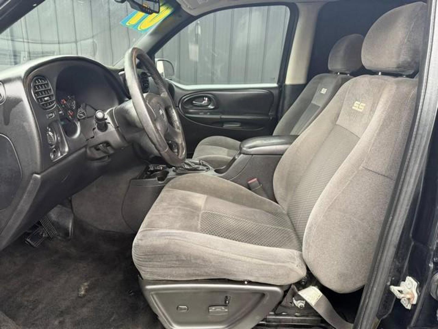 2007 BLACK CHEVROLET TRAILBLAZER (1GNES13H572) with an V8,6.0L(364 CID),OHV engine, AUTOMATIC transmission, located at 14600 Frazho Road, Warren, MI, 48089, (586) 776-3400, 42.485996, -82.974220 - Photo#9