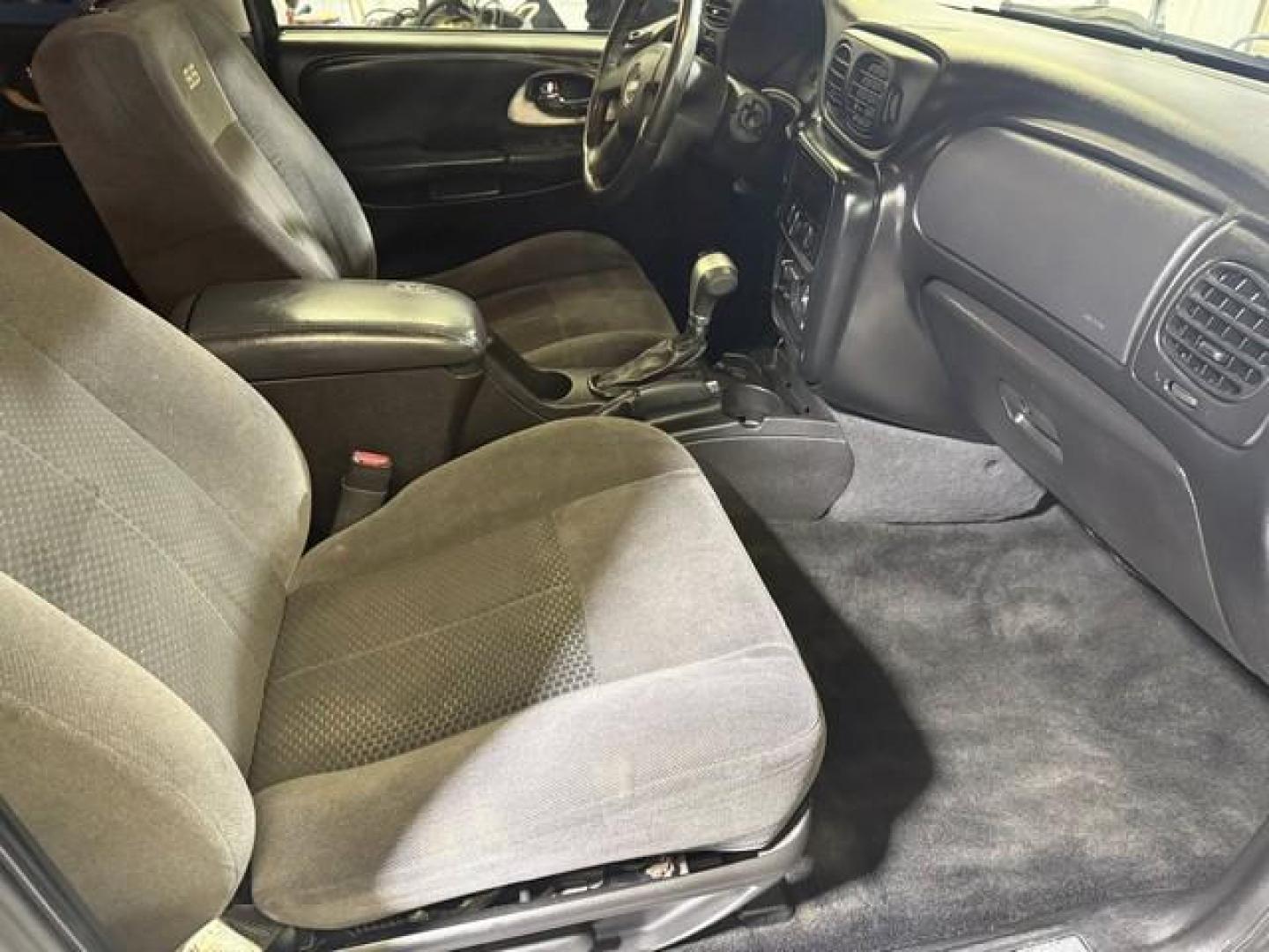 2007 BLACK CHEVROLET TRAILBLAZER (1GNES13H572) with an V8,6.0L(364 CID),OHV engine, AUTOMATIC transmission, located at 14600 Frazho Road, Warren, MI, 48089, (586) 776-3400, 42.485996, -82.974220 - Photo#12