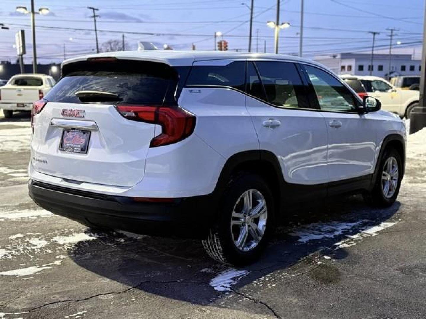 2019 WHITE GMC TERRAIN (3GKALMEVXKL) with an L4,1.5L(91 CID),DOHC engine, AUTOMATIC transmission, located at 14600 Frazho Road, Warren, MI, 48089, (586) 776-3400, 42.485996, -82.974220 - Photo#5
