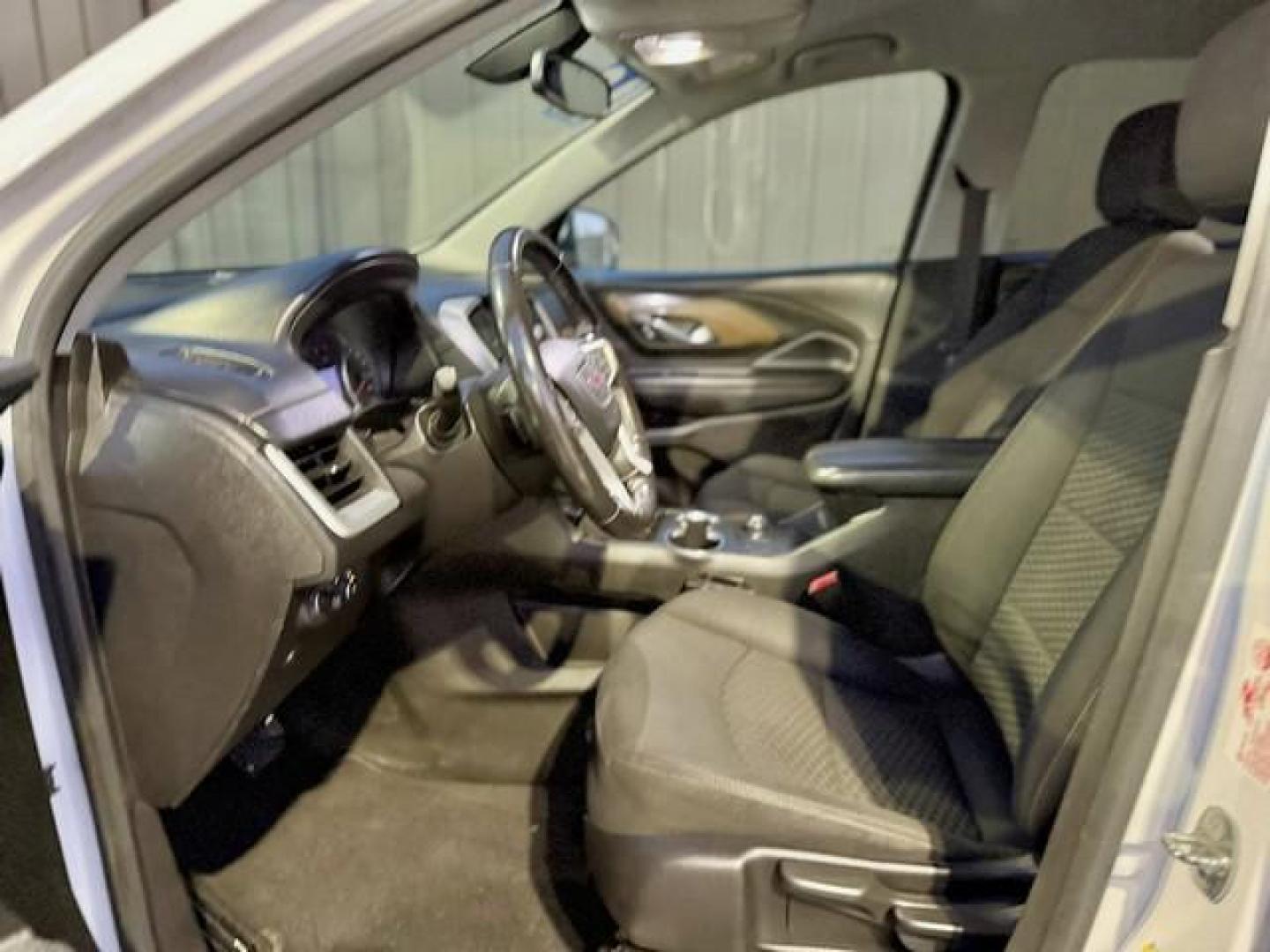 2019 WHITE GMC TERRAIN (3GKALMEVXKL) with an L4,1.5L(91 CID),DOHC engine, AUTOMATIC transmission, located at 14600 Frazho Road, Warren, MI, 48089, (586) 776-3400, 42.485996, -82.974220 - Photo#9